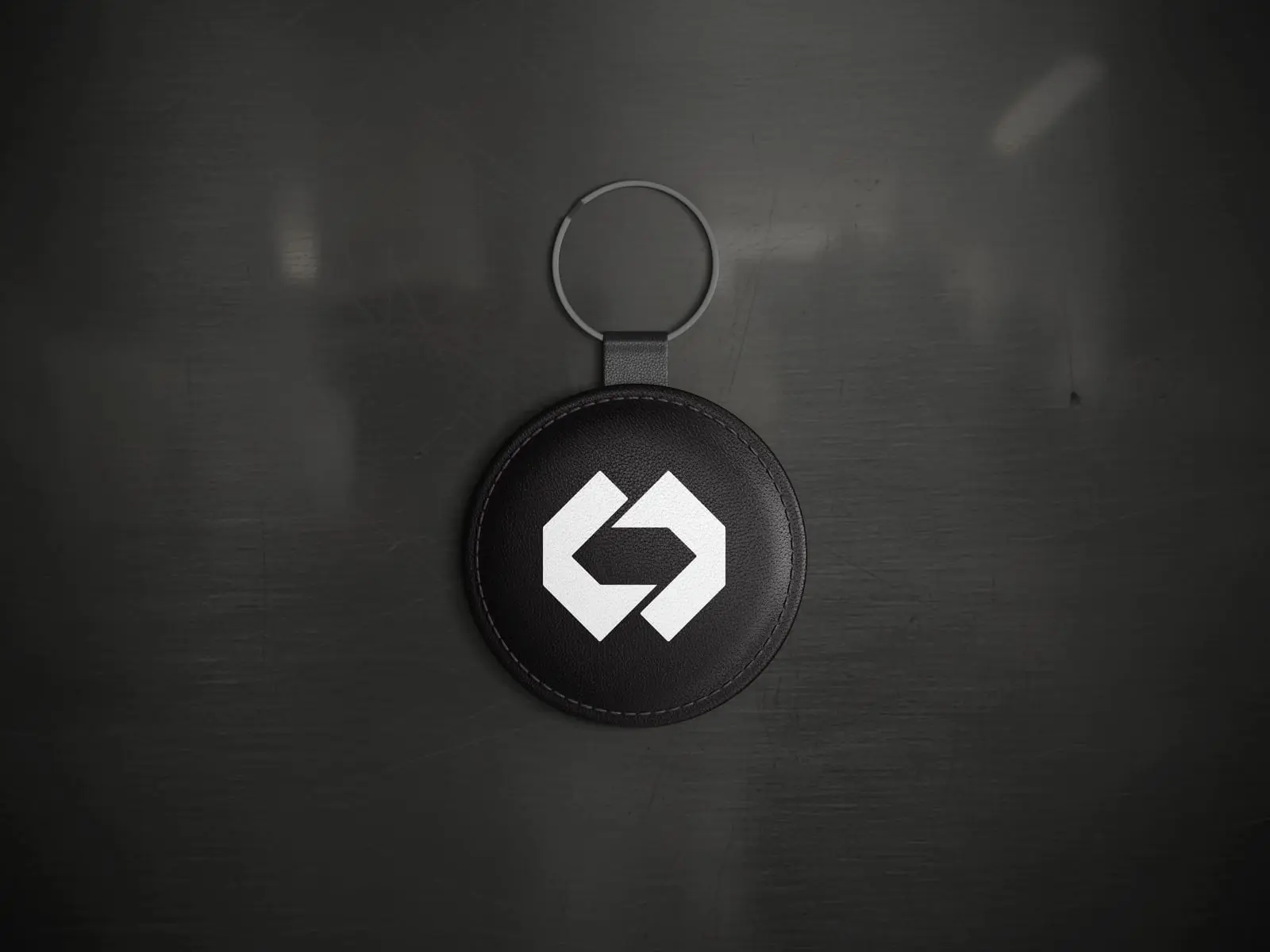 Porte-clés noir frappé du symbole DSMS
