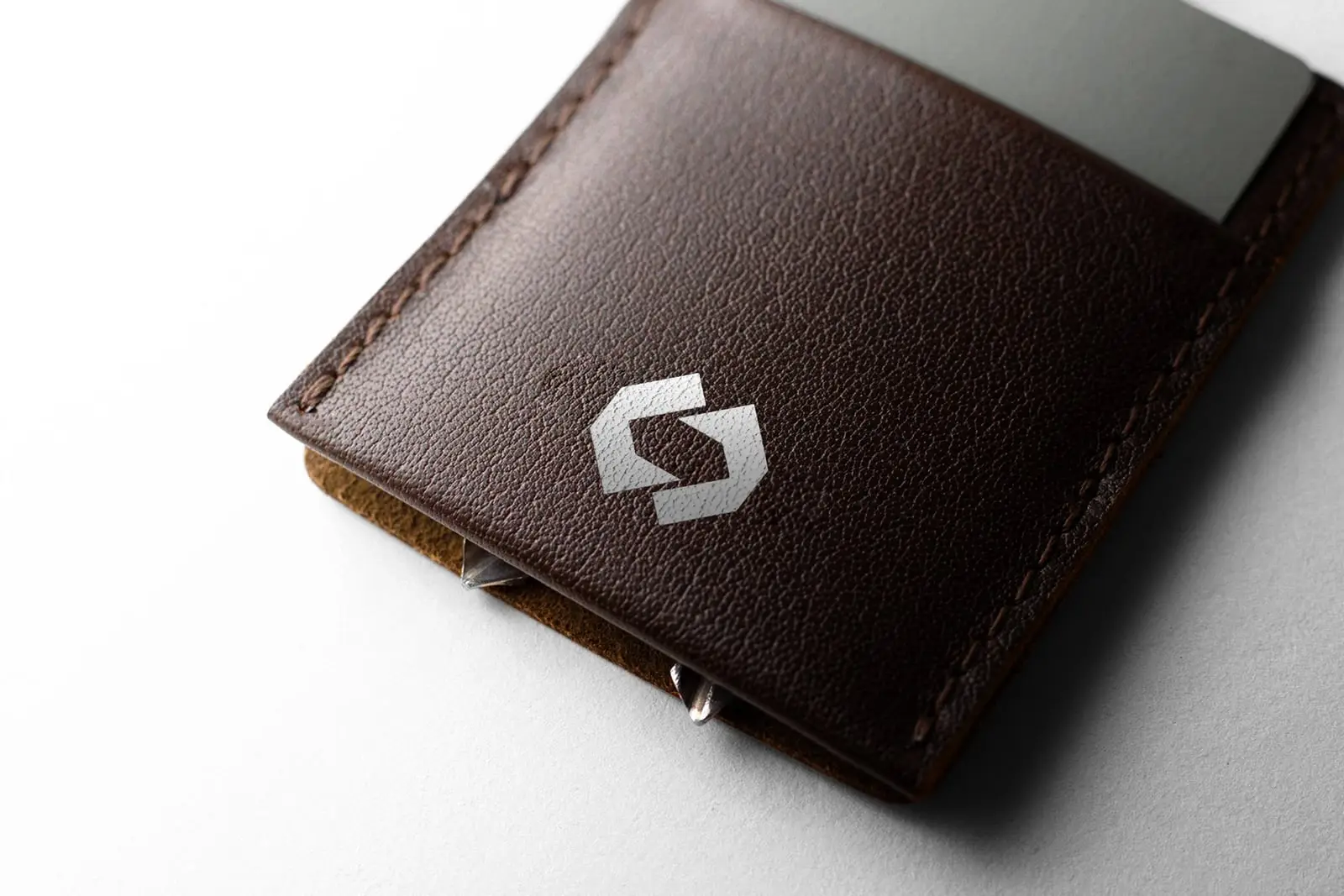Portefeuille en cuir frappé du symbole DSMS