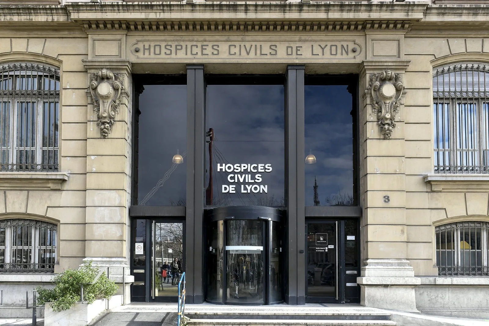 Impression brochure HCL (Hospices Civils de Lyon) - Nexea, Agence créative digitale